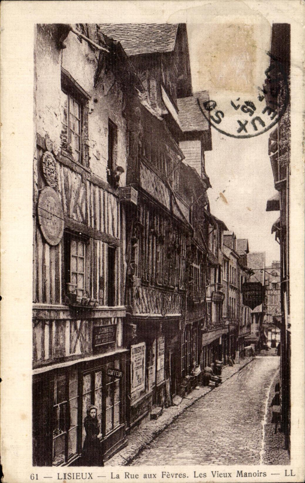 Lisieux — La Rue aux Fèvres. Les Vieux Manoirs — LL