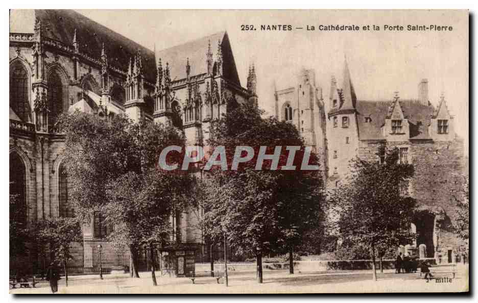 CPA Nantes La Cathedrale et la Porte Saint Pierre