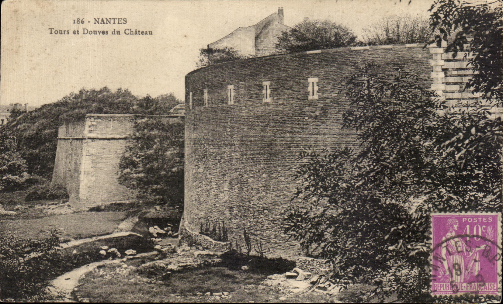 CPA Nantes Tours et Douves du Chateau