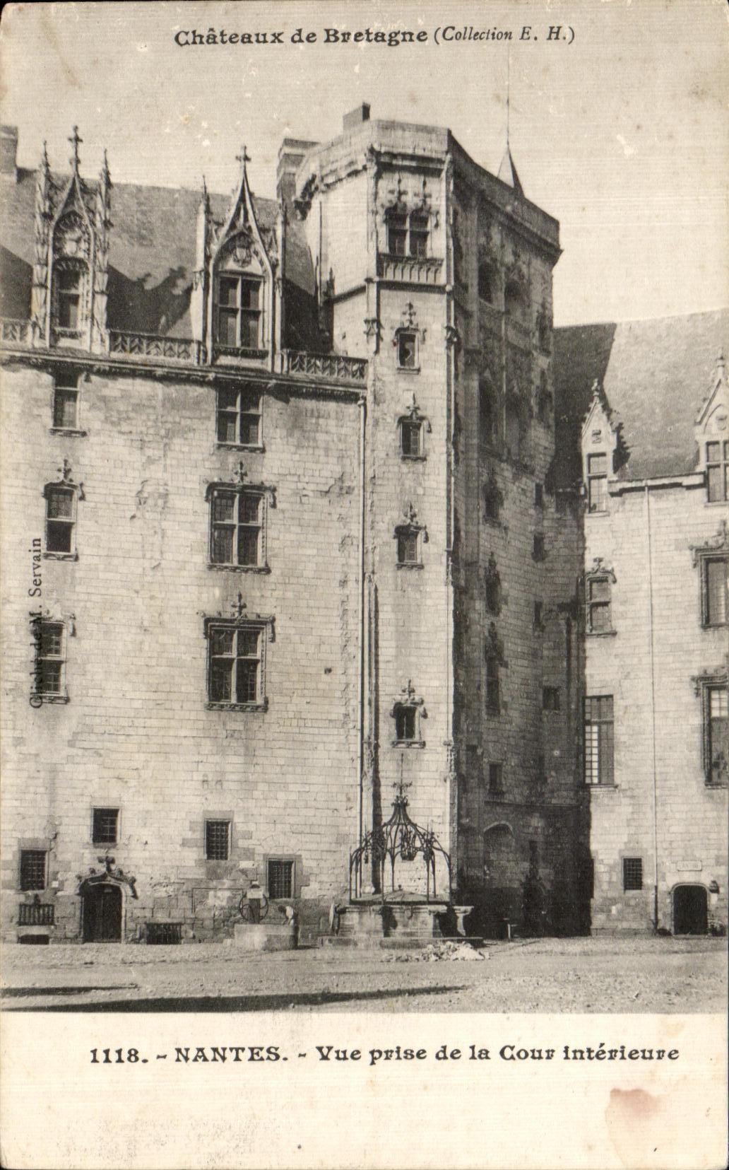 CPA Chateaux de Bretagne Nantes Vue Prise de la Cour interieure