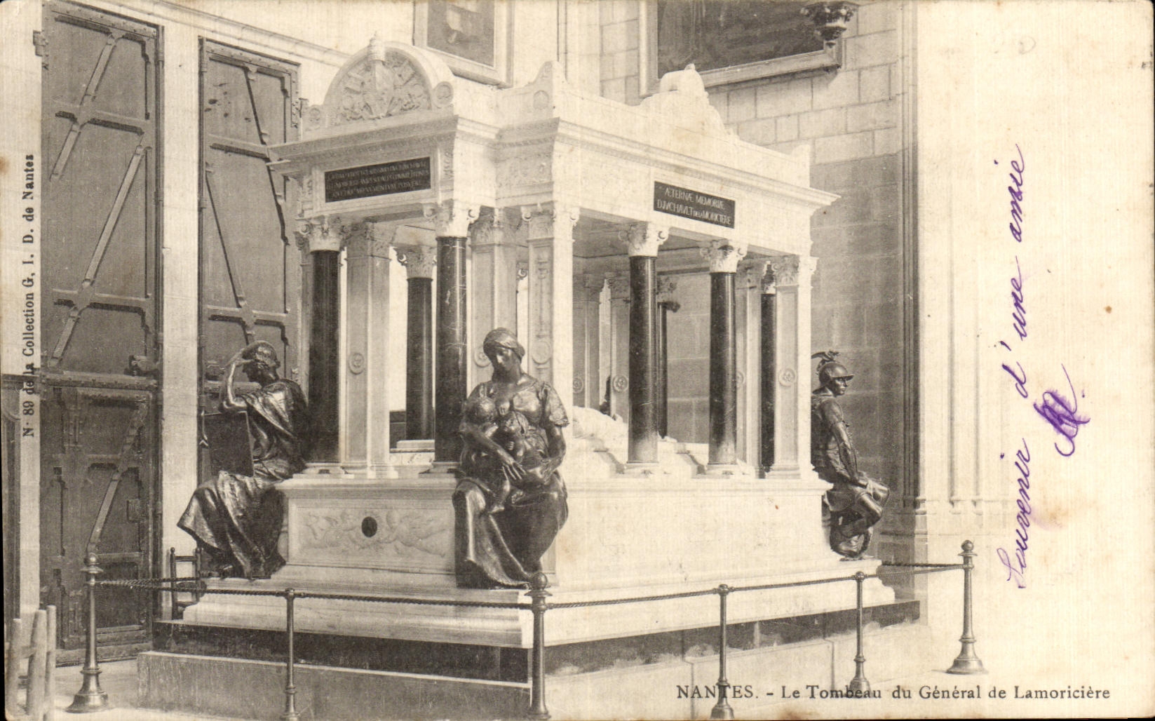 CPA Nantes Le Tombeau du General de Lamoriciere