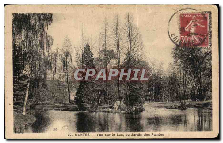 CPA Nantes Vue sur le Lac au Jardin des Plantes 