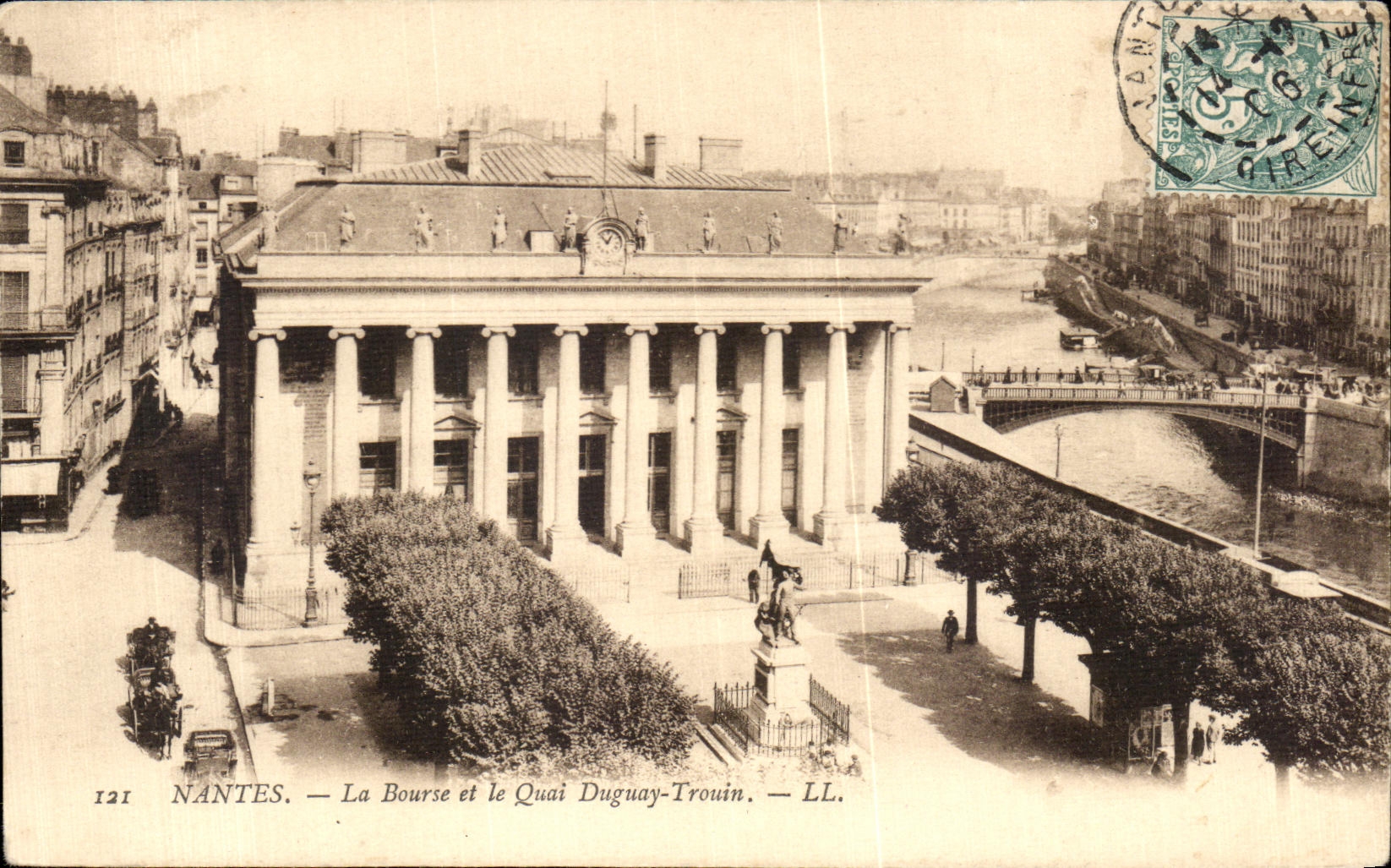 CPA Nantes Le Bourse et le Quai Duguay Trouin