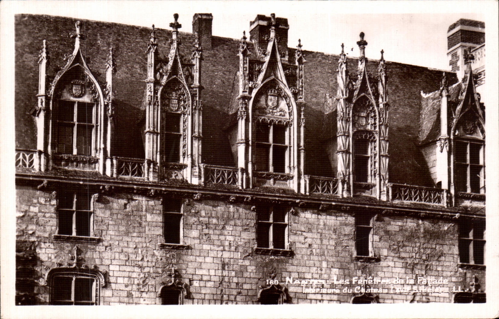 CPA Nantes Les fenetres de la facade interieure du chateau
