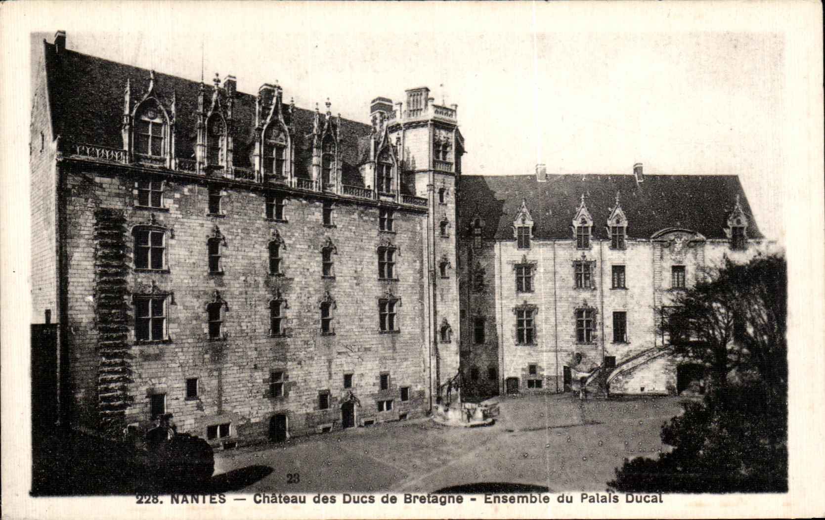 CPA Nantes Chateau des Duces de Bretagne Ensemble de Palais Ducal