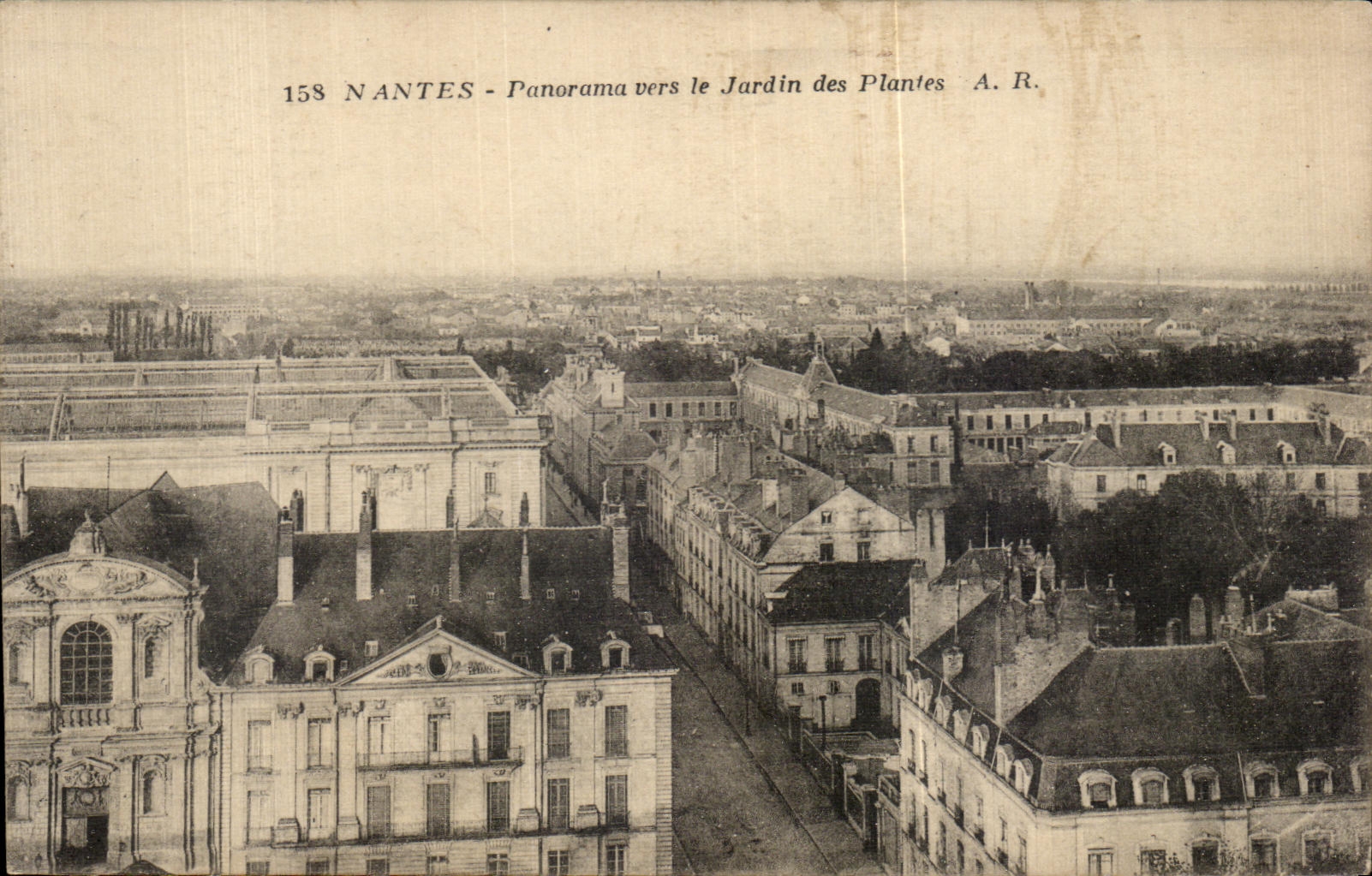 CPA Nantes Panorama vers le Jardin des Plantes