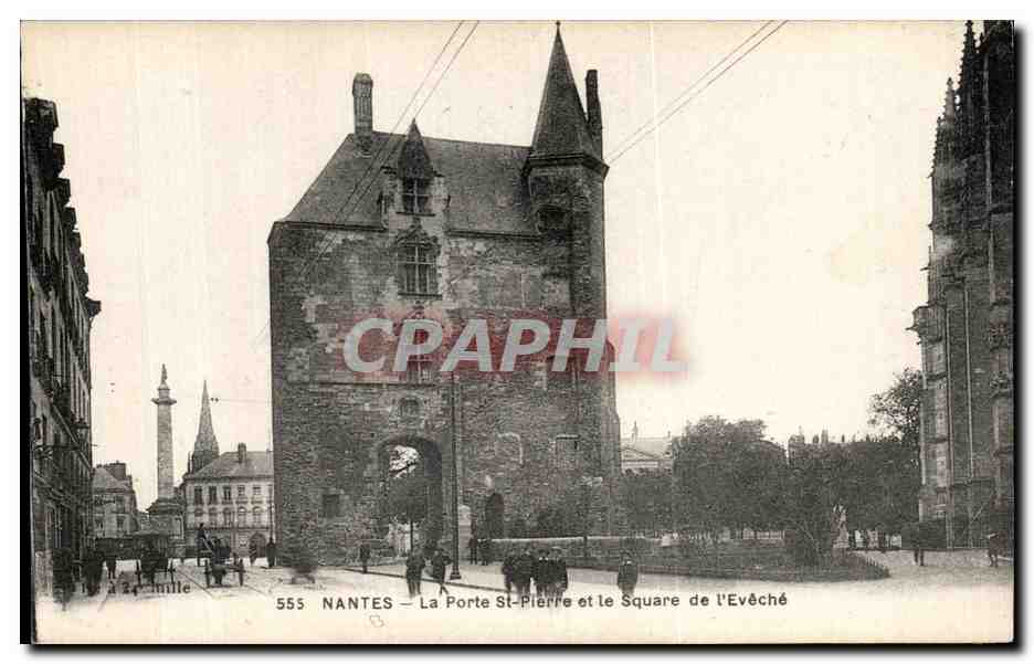 CPA Nantes La Porte St Pierre et le Square de I Eveche