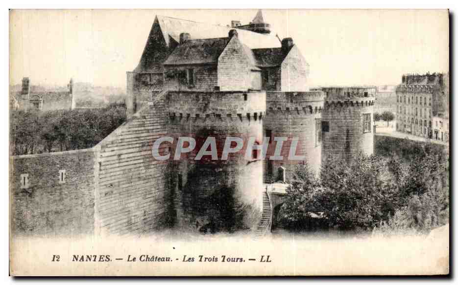 CPA Nantes Le Chateau Les Trois Tours