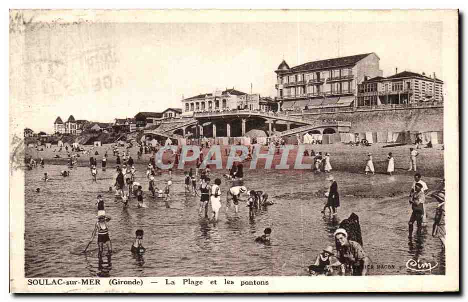 CPA Soulac sur Mer La Plage et les pontons