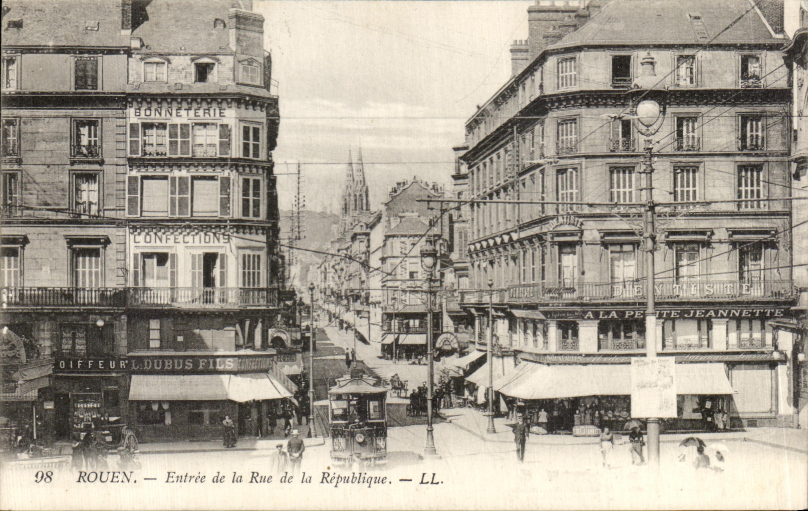 CPA Rouen Entree de la Rue de la Republique