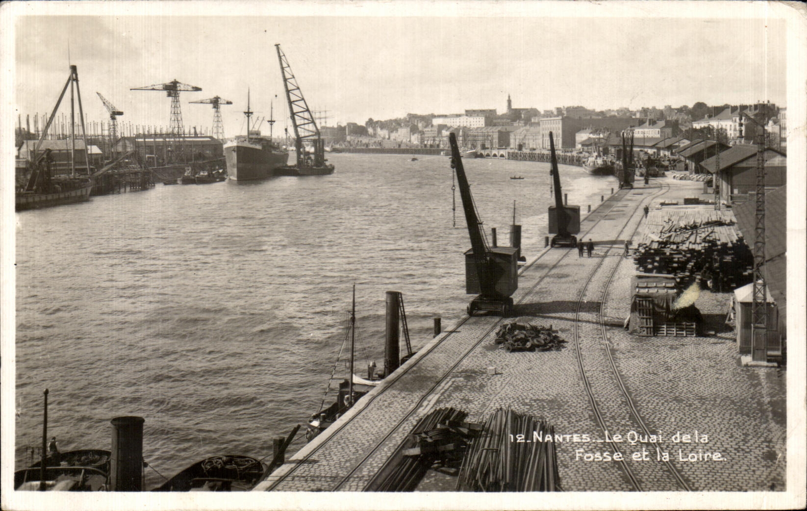CPA Nantes Le Quai de la Fosse et la Loire