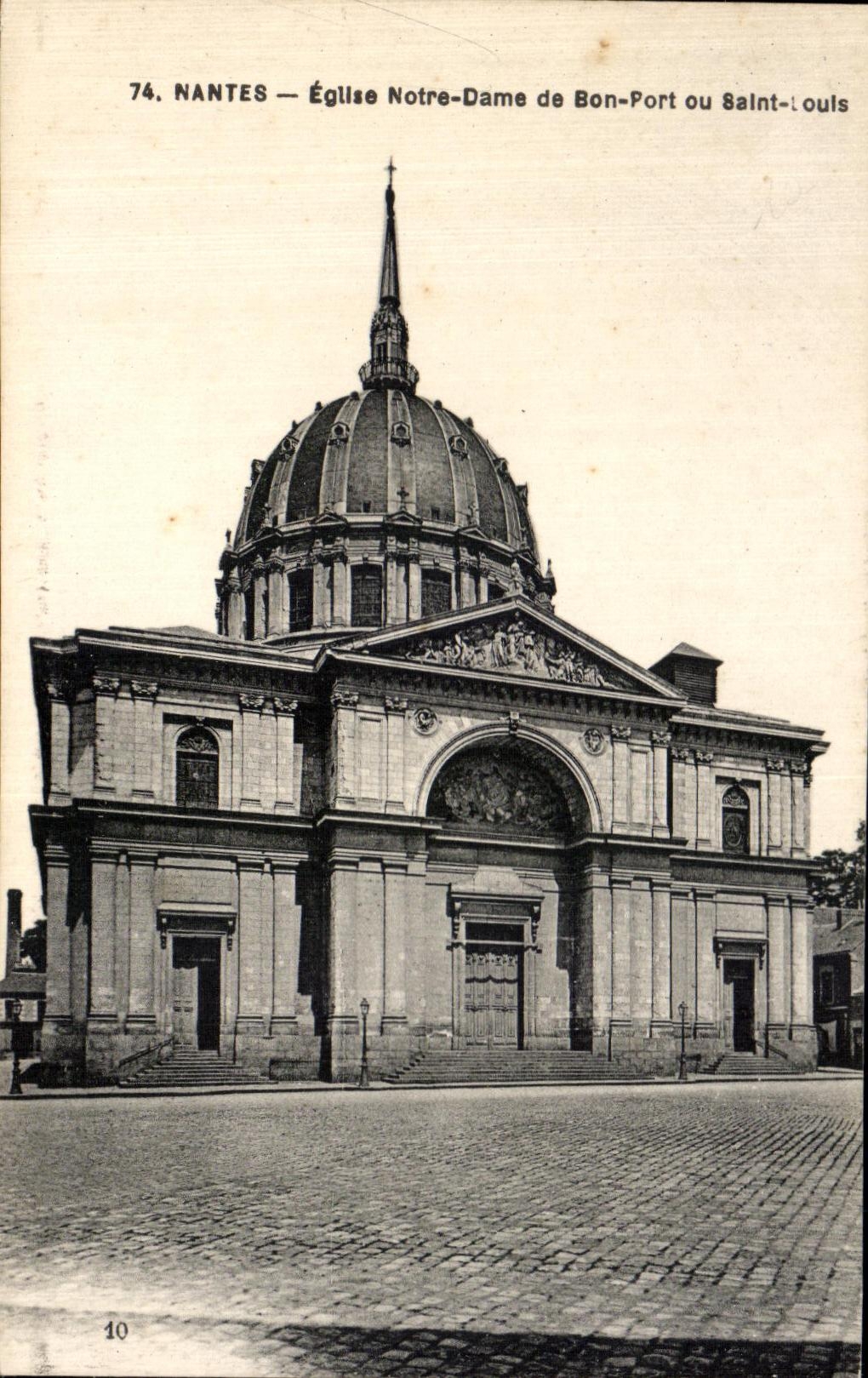 CPA Nantes Eglise Notre Dame de Bon Port ou Saint Louis