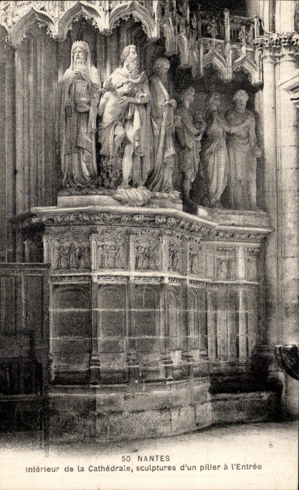 CPA Nantes Interieur de la Cathedrale Sculptures d un piller a I Entree