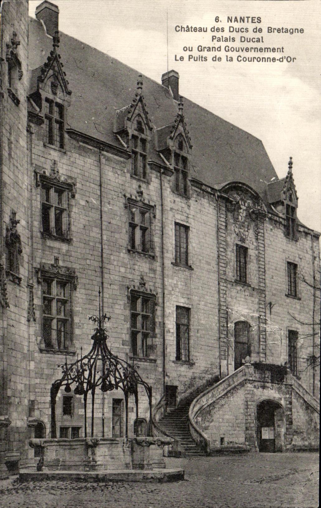 CPA Nantes Chateau des Ducs de Bretagne Palais Ducal ou Grand Gouvernement Le Puits de la Couronne d Or