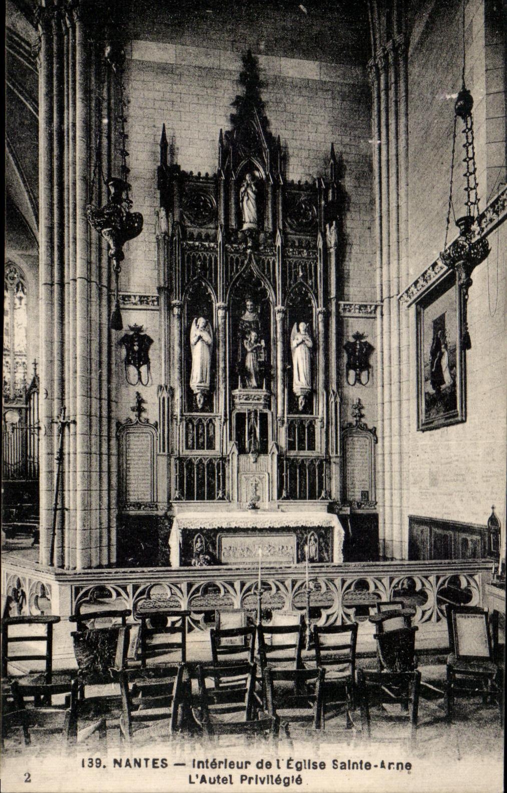 CPA Nantes Interieur de I Eglise Saint Anne L Autel Privilegie