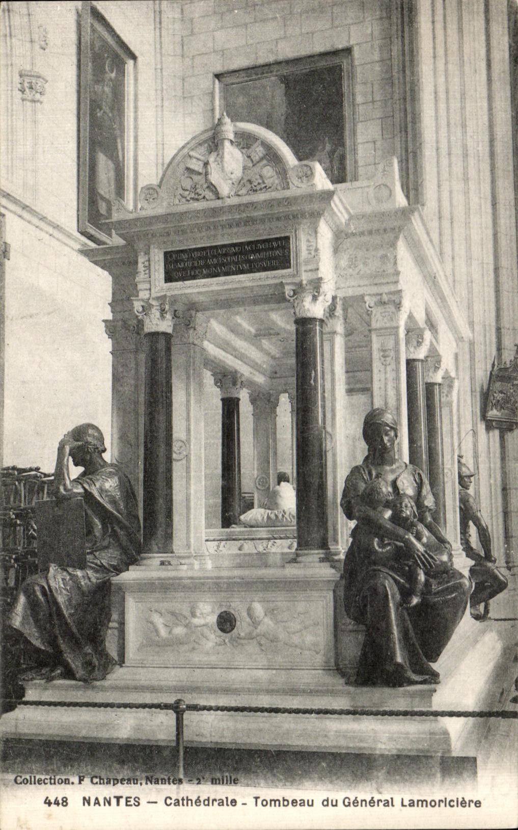 CPA Nantes Cathedrale Tombeau du Generale Lamoriciere
