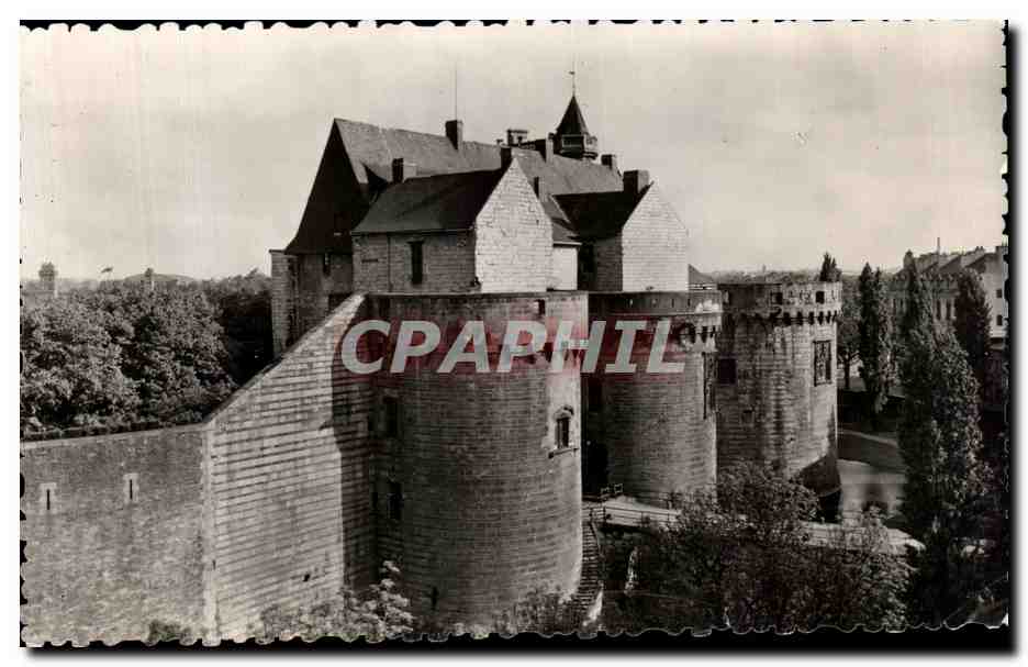 CPA Nantes Entree du Chateau de la Duchesse Anne