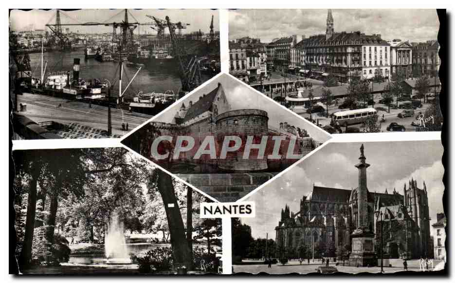 CPA Nantes Le Port Place du Commerce Le Chateau des Ducs