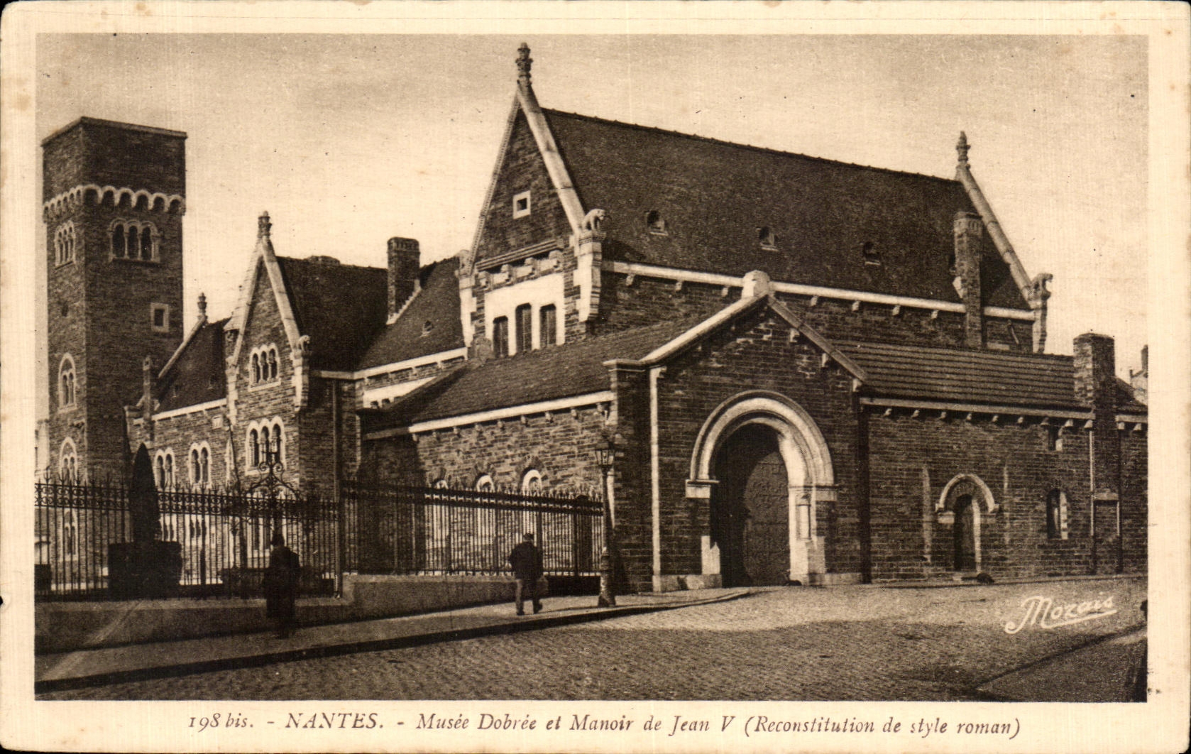 CPA Nantes Musee Dobree et Manoir de Jean (Reconslitution de style roman)