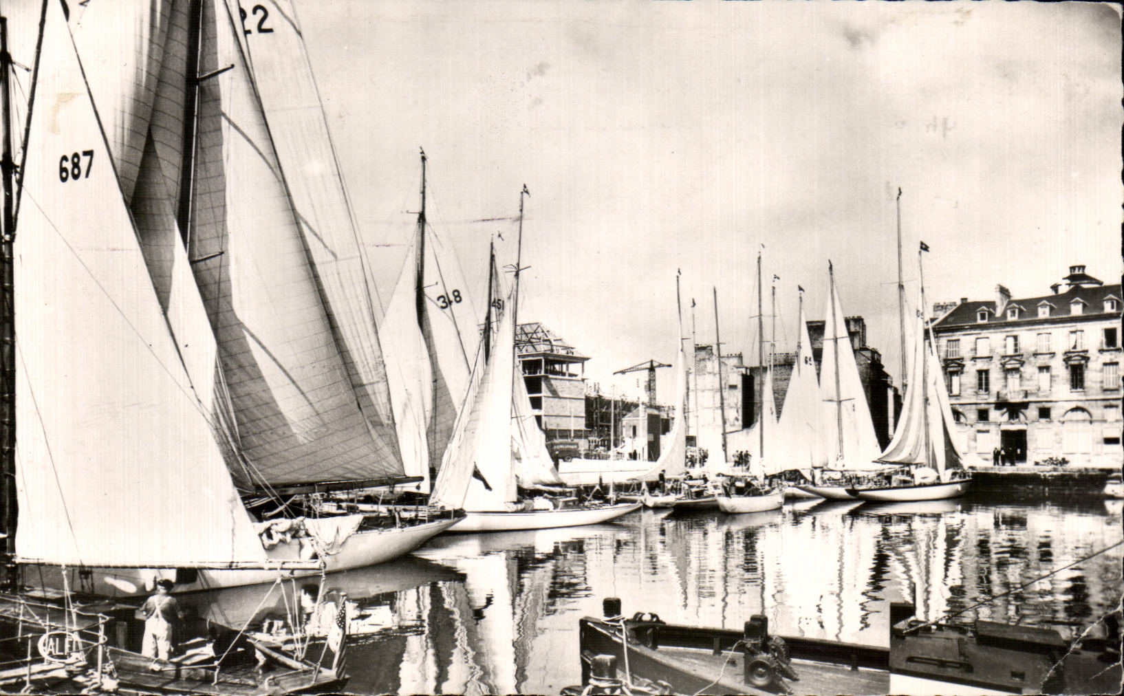 CPA Le Havre Les Yachts dans le Bassin de la Barre Bateaux