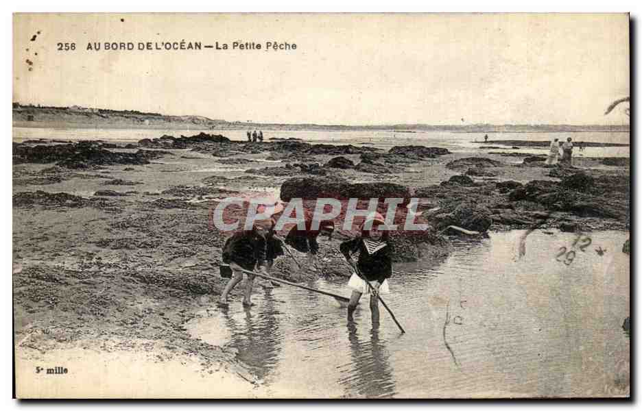 CPA Au Bord De L Ocean La Petite Peche Enfants