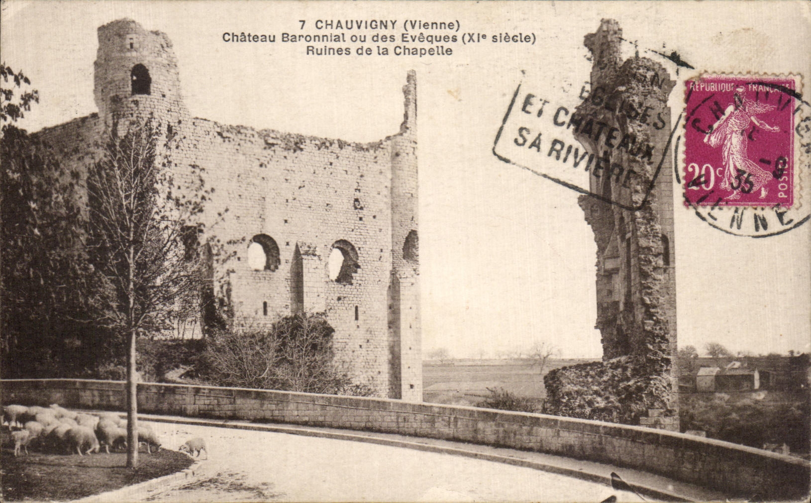 CPA Chauvigny (Vienne) Chateau Baronnial ou des Eveques (XI siecle) Ruines de la Chapelle