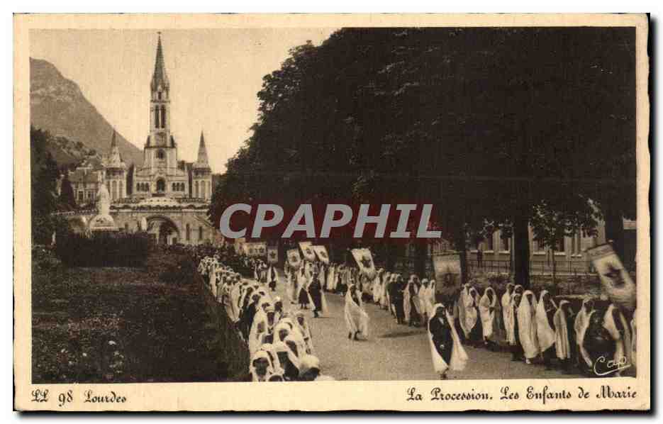 CPA Lourdes La Procession Les Enfants de Marie