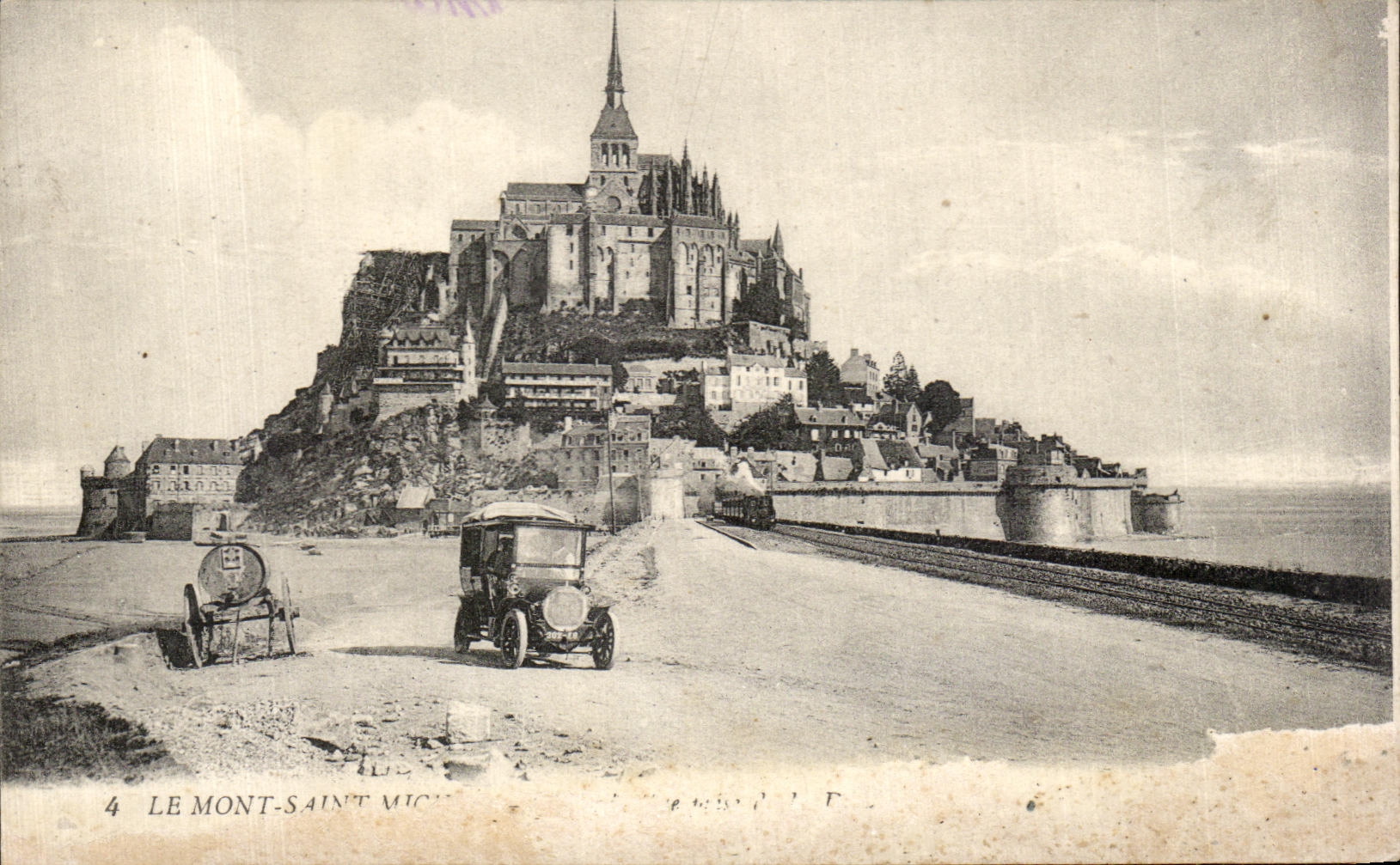 Le Mont-Saint-Michel — vue panoramique avec véhicule et train — éditeur inconnu, n°4