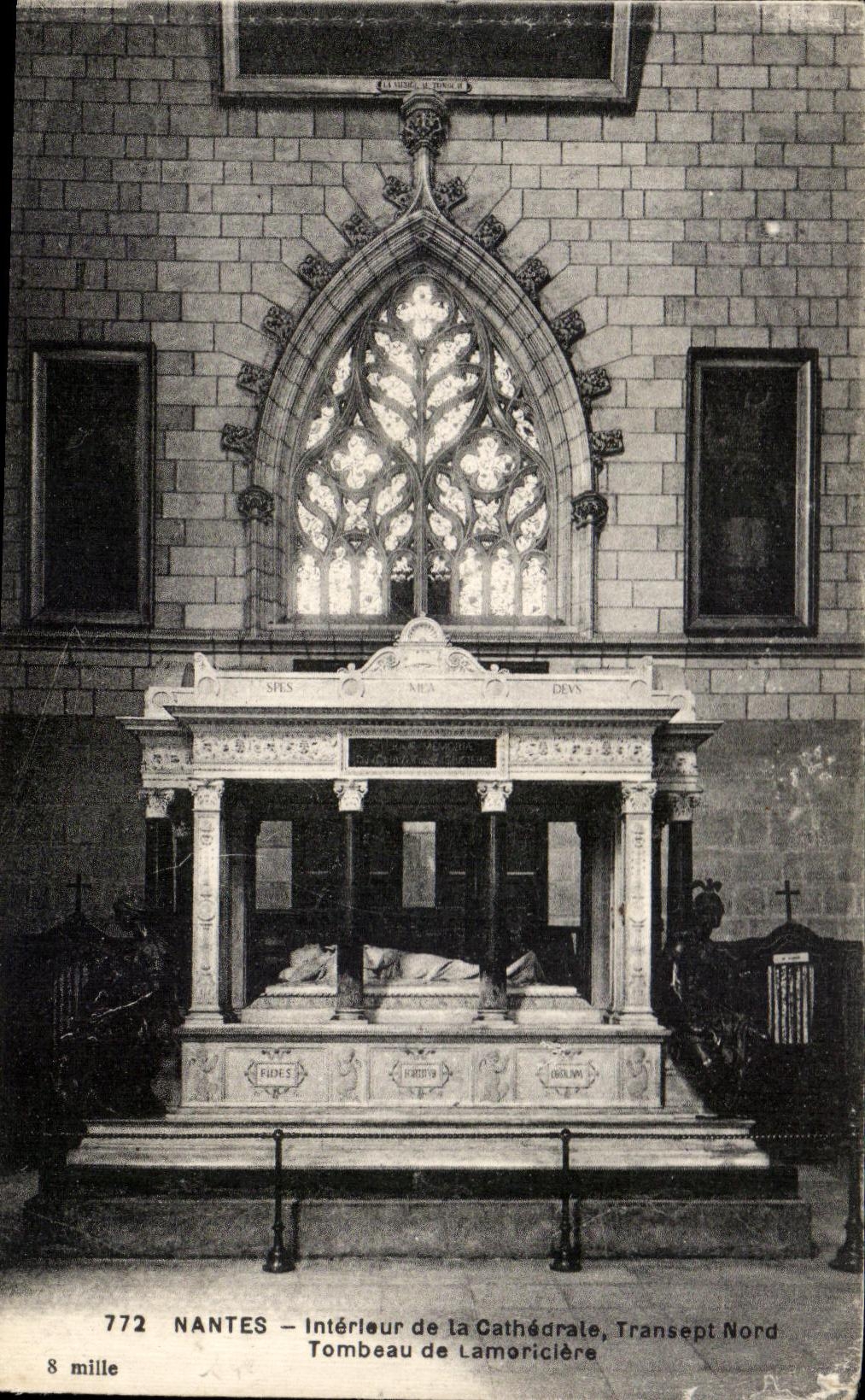 CPA Nantes Interieur de la Cathedrale Transept Nord Tombeau de Lamoriclere