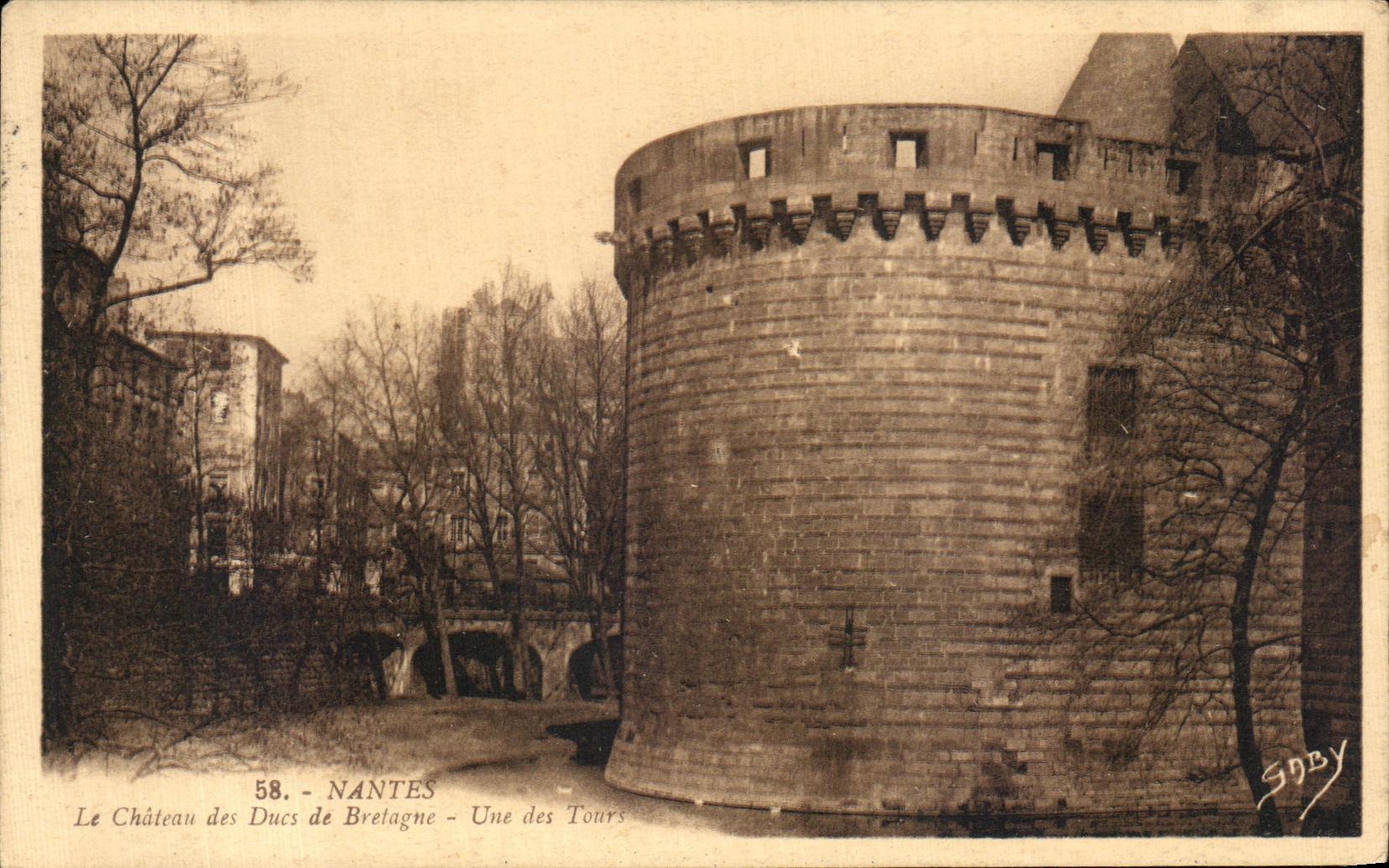 CPA Nantes Le Chateau des Ducs de Bretagne Une des Tours