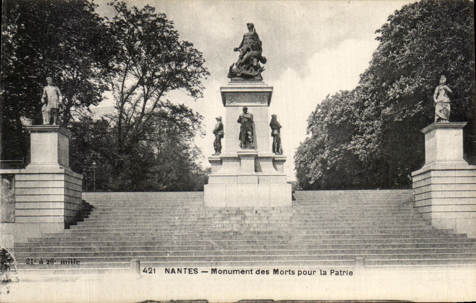 CPA Nantes Monument des Morts pour la Partie