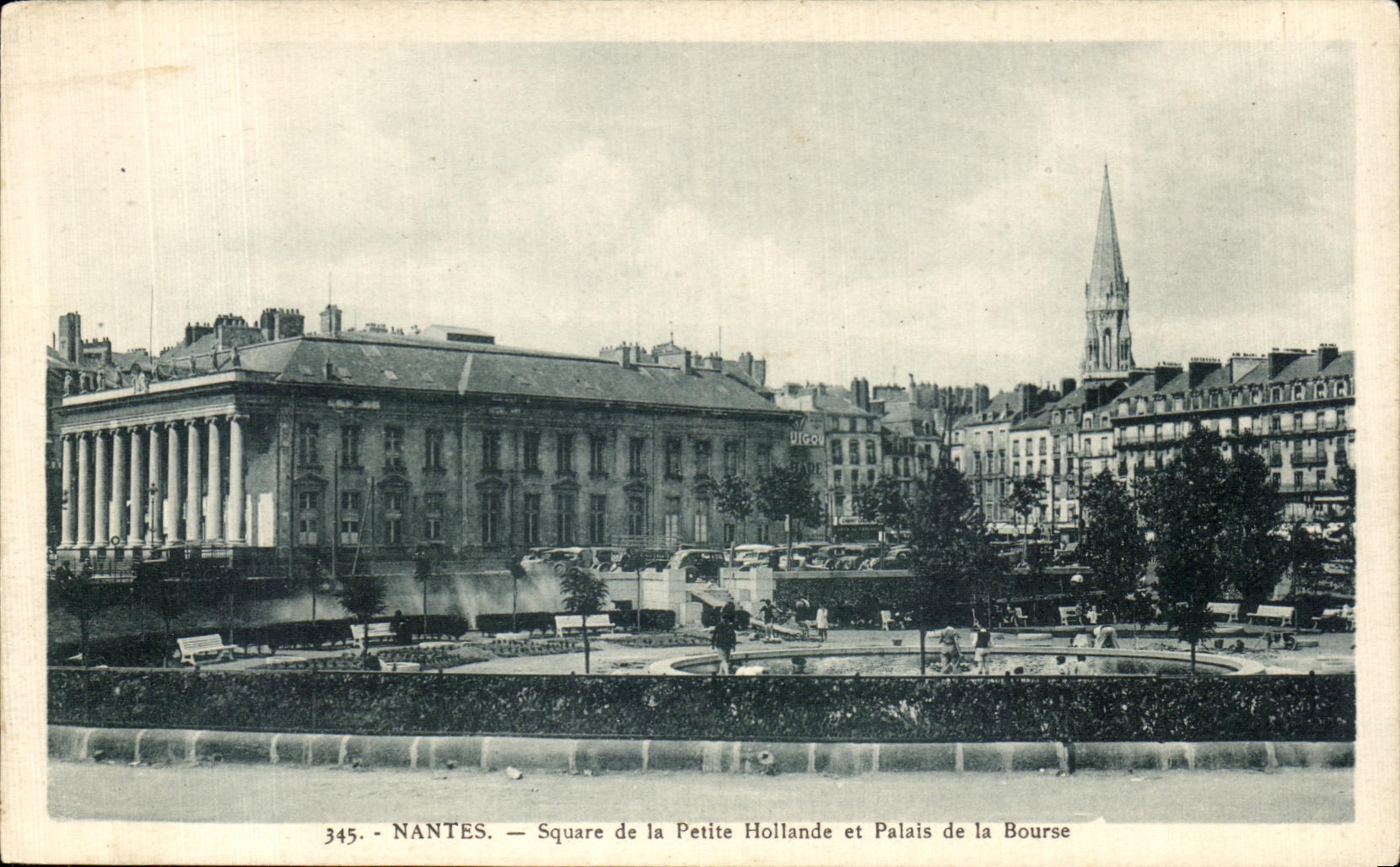 CPA Nantes Square de la Petite Hollande et Palais de la Bourse