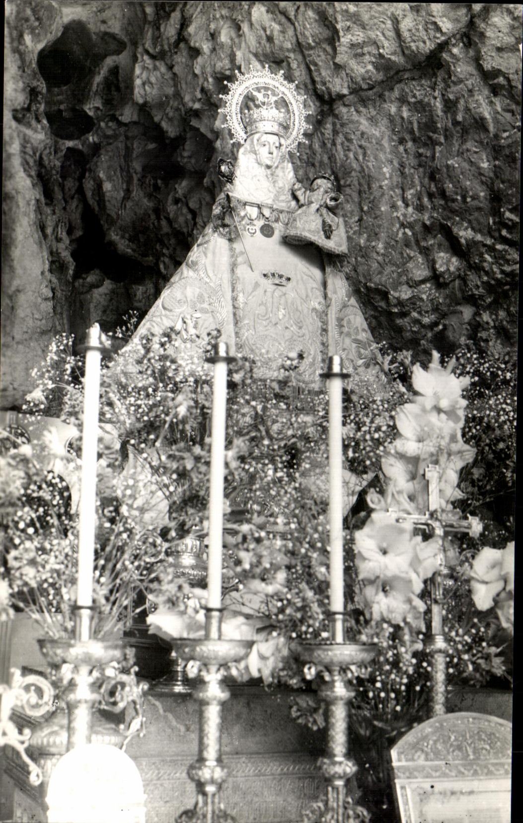 CPA Covadonga La Virgen en La Cueva