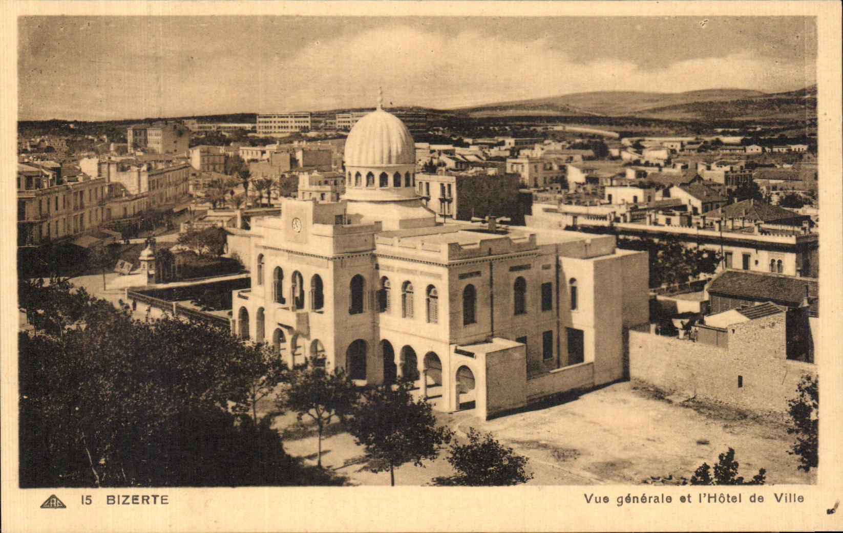 CPA Tunisie Bizerte Vue generale et I Hotel de Ville