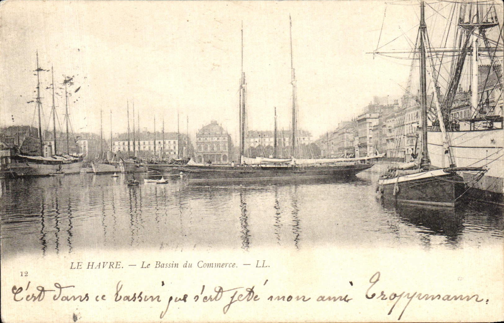 CPA Le Havre Le Bassin du Commerce Bateaux