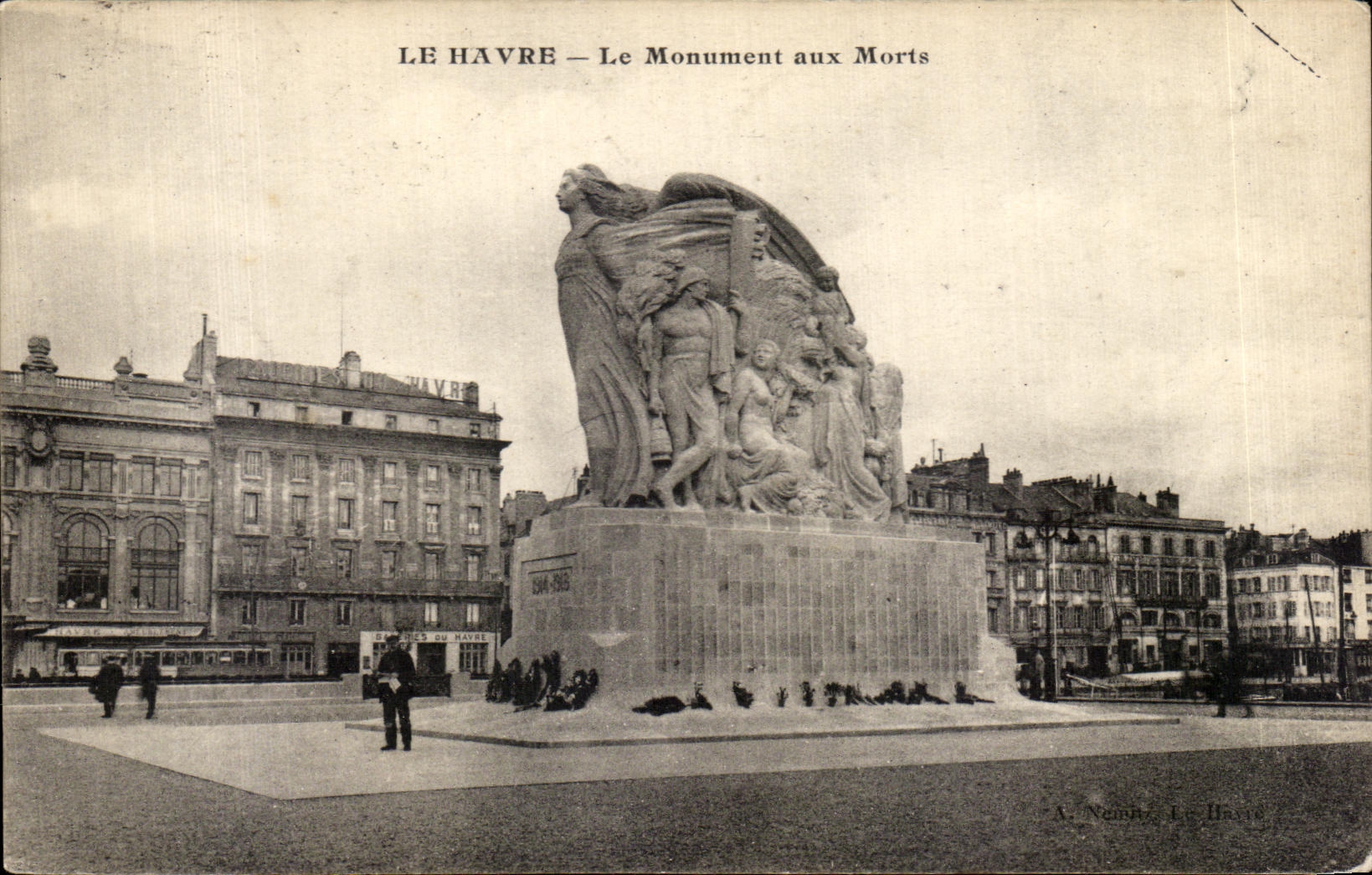 CPA Le Havre Le Monument aux Morts Militaria