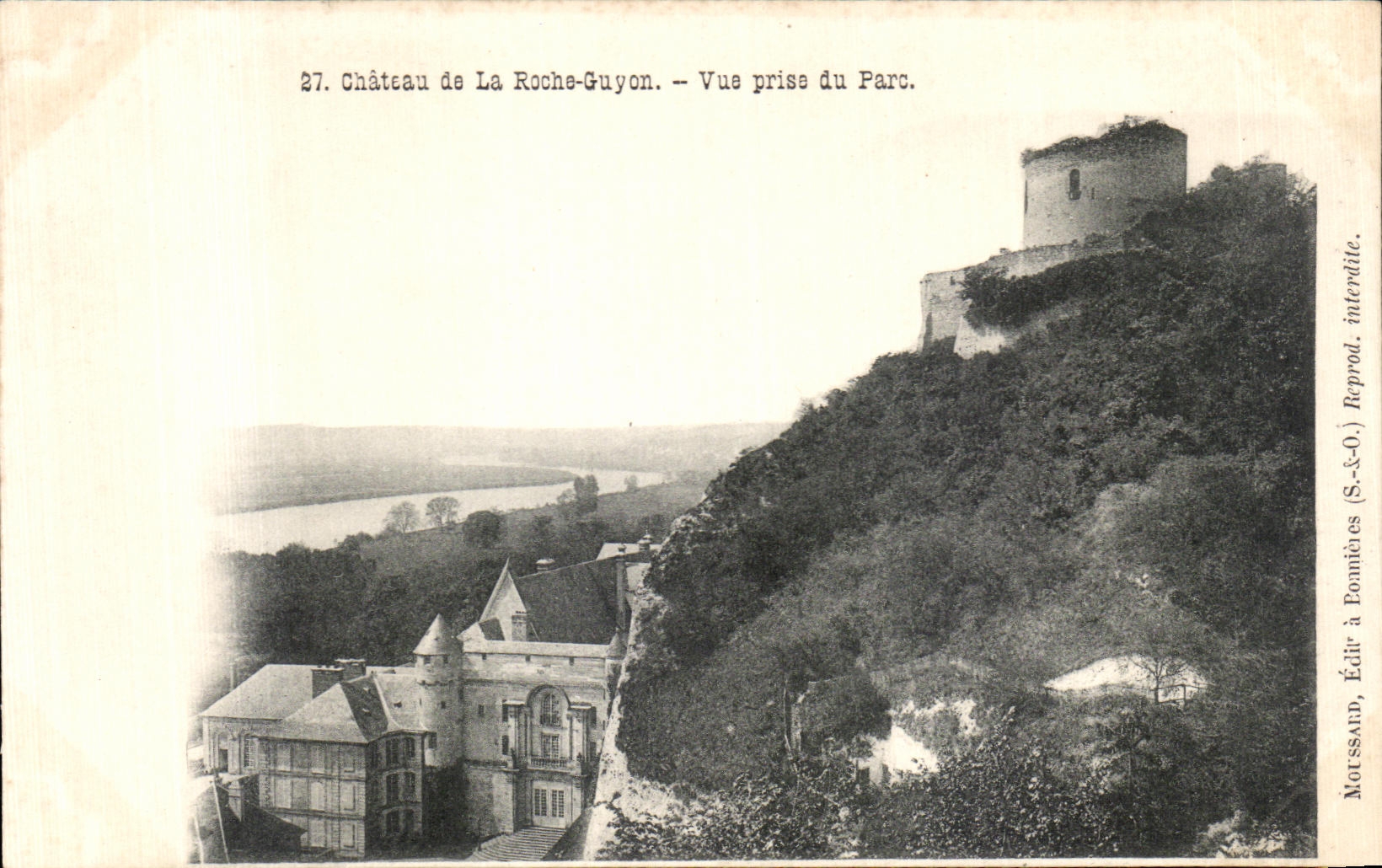 CPA Chateau de La Roche Guyon Vue Prise du Parc