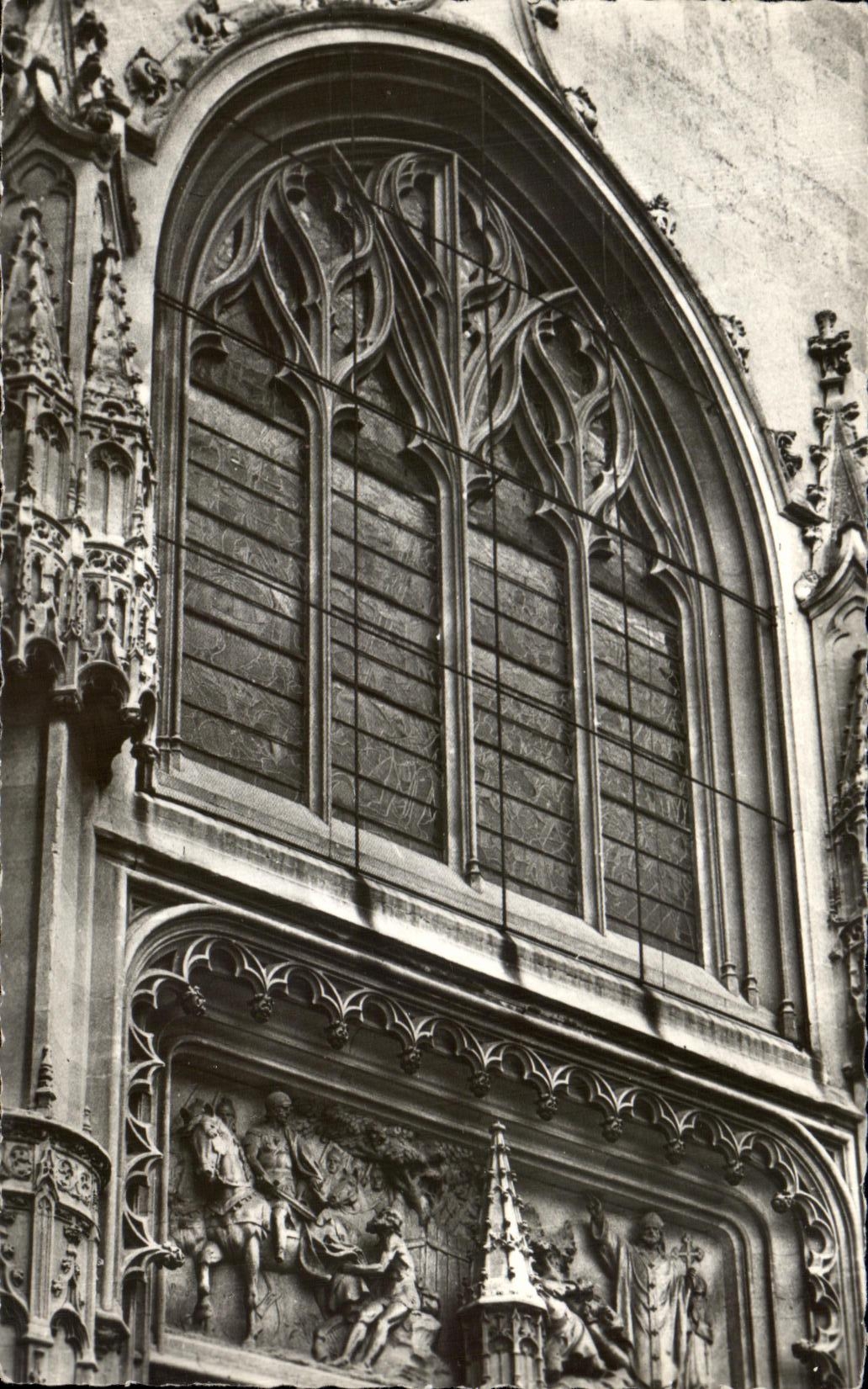 Saint-Amour — Le porche de l'église — Photo Paul D'Urbay