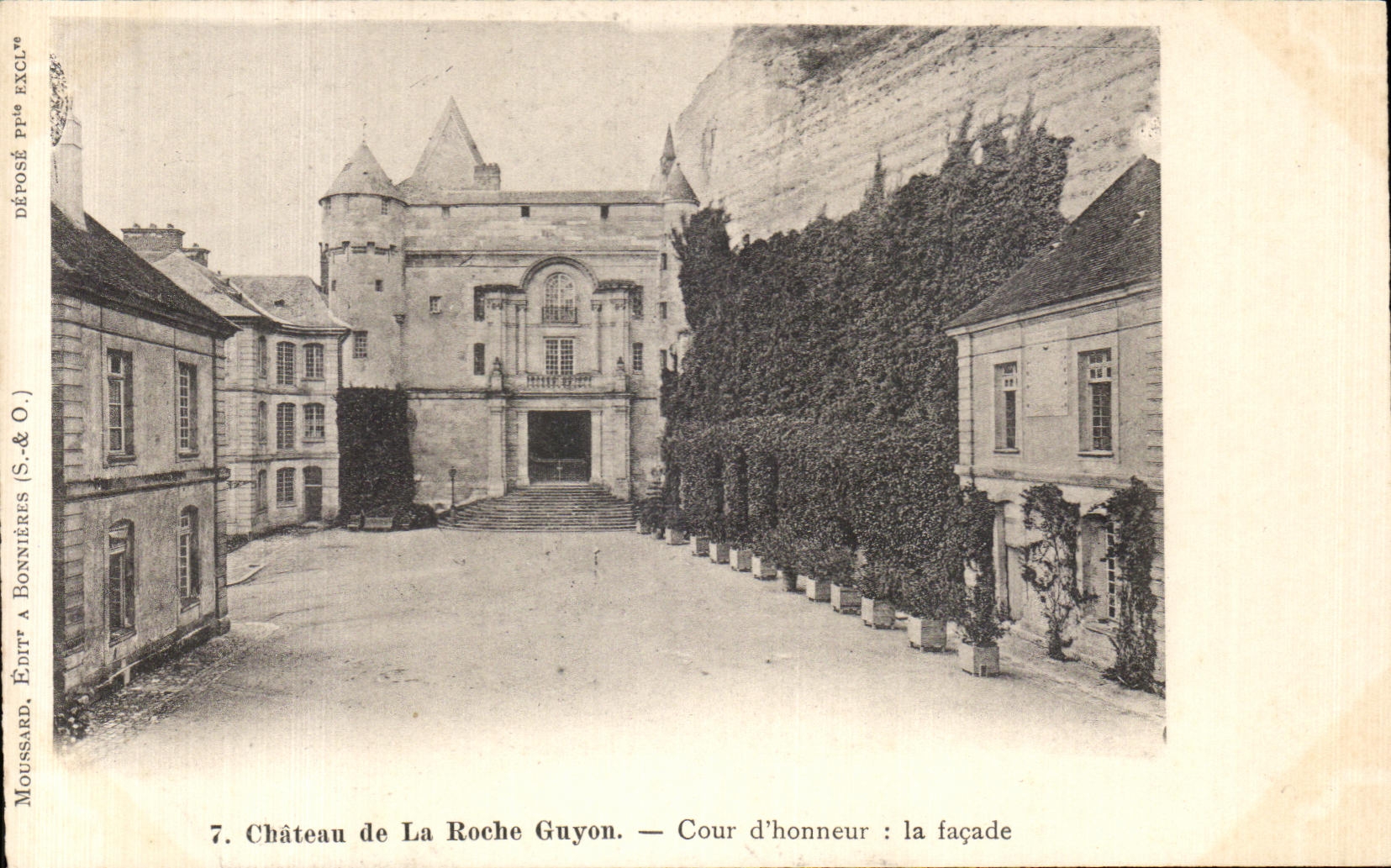 CPA Chateau de la Roche Guyon Cour d honneur La facade