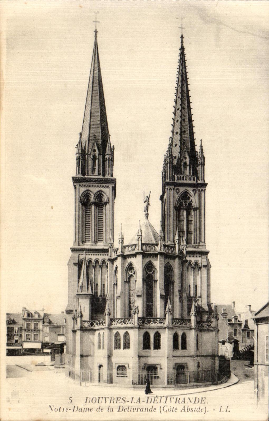 CPA Douvres La Delivrande Notre Dame de la Delivrande (Cote Abside)