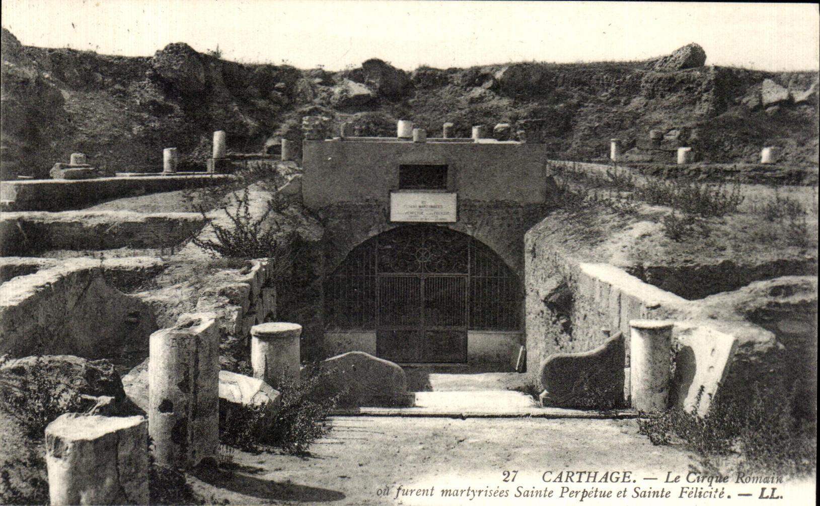 CPA Carthage Le cirque romain ou furent martyrisees Sainte perpetue et Sainte Felicite Tunisie