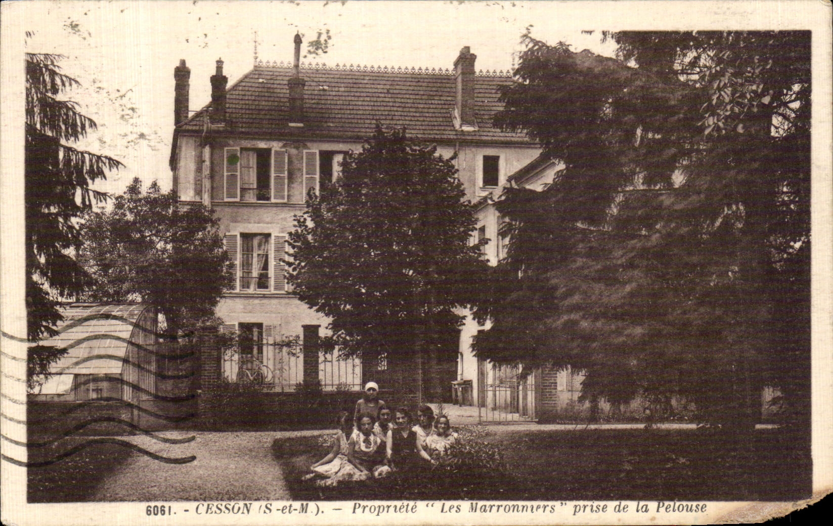 CPA Cesson Proprete Les Marronniers prise de la Pelouse