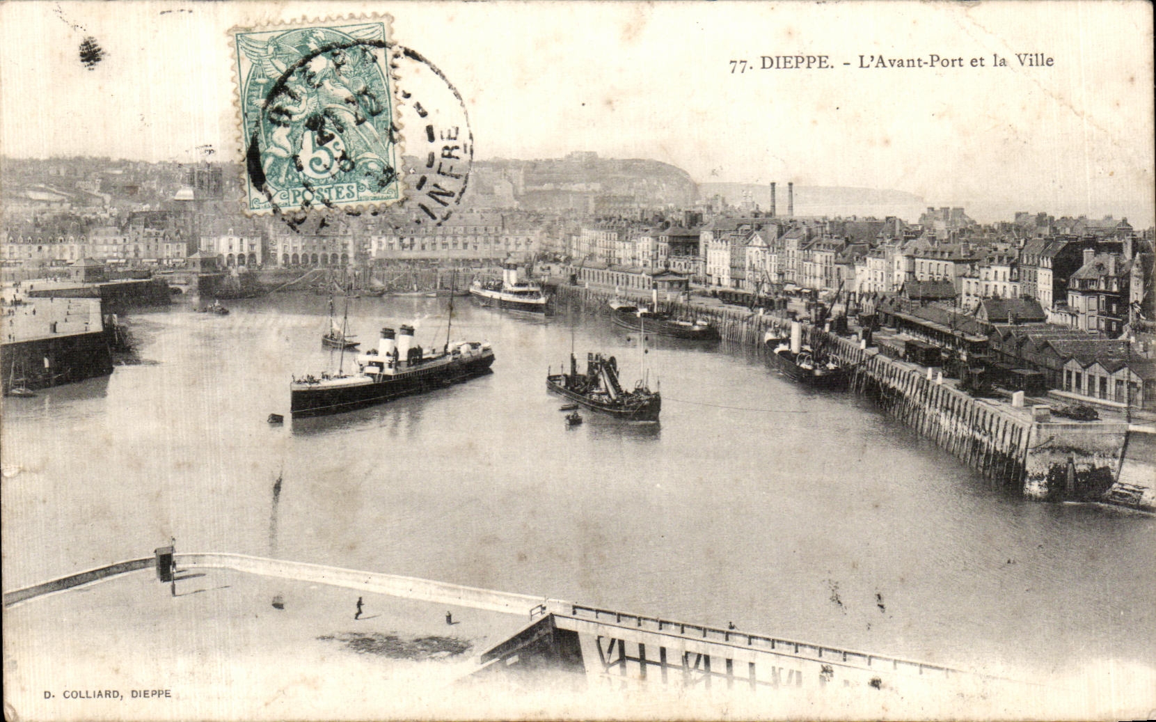 CPA Dieppe L Avant Port et la Ville Bateaux
