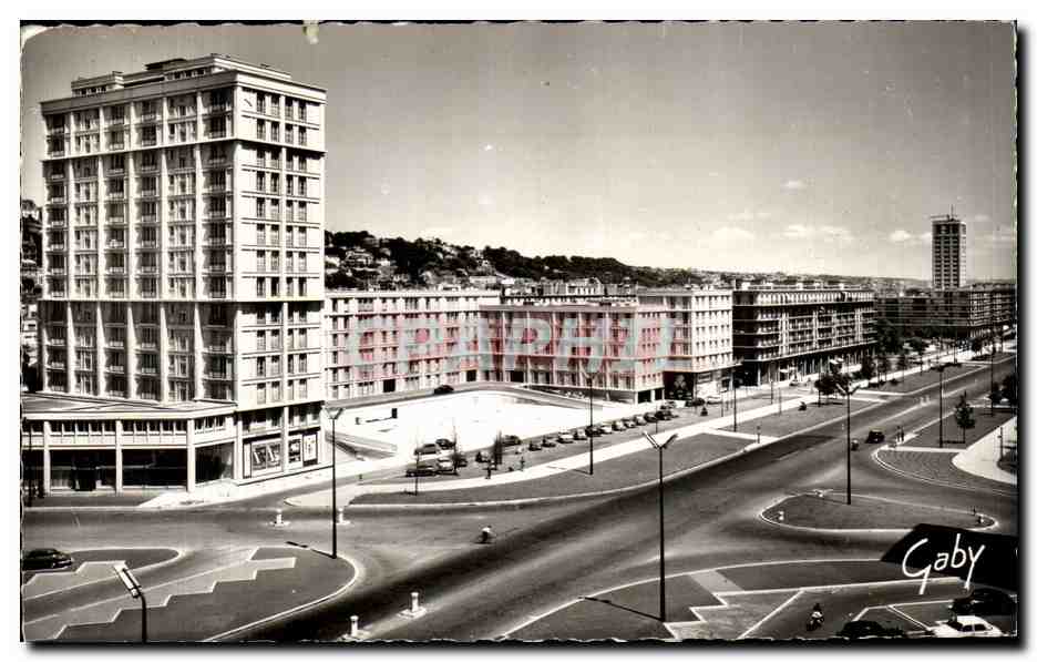 CPSM Le Havre L Avenue Foch vue prise de la porte Oceane Tour Nord Hotel de ville