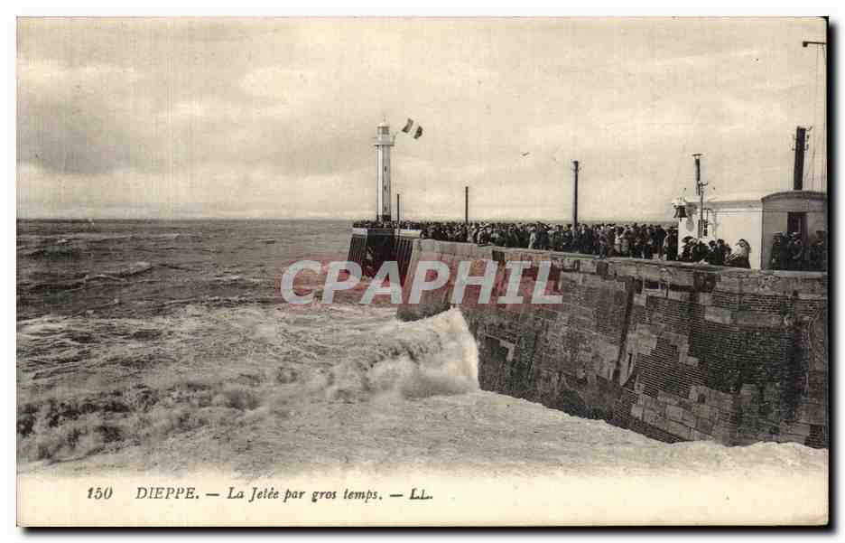 CPA Dieppe La Jetee par gros temps