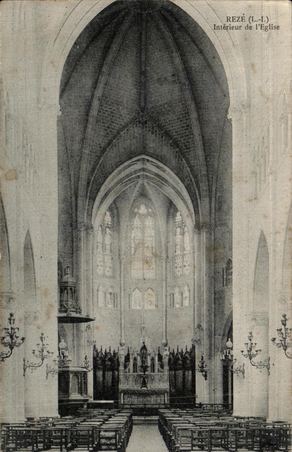 CPA Reze Interieur de I Eglise