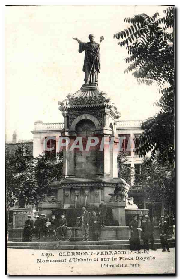 CPA Clermont Ferrand Monument d Urbain II sur la Place Royale