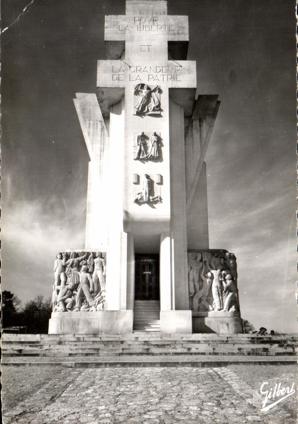 Monumento a la Libertad y a la Grande Patria — Chasseneuil (Charente) — Ediciones Art A. Gilbert