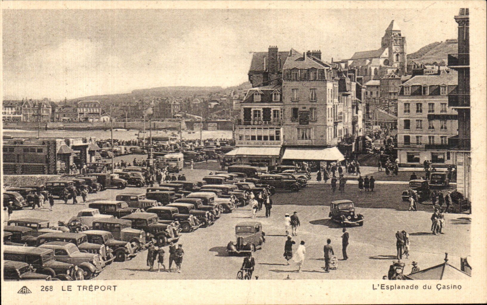 CPA Le Treport L Esplanade du Casino