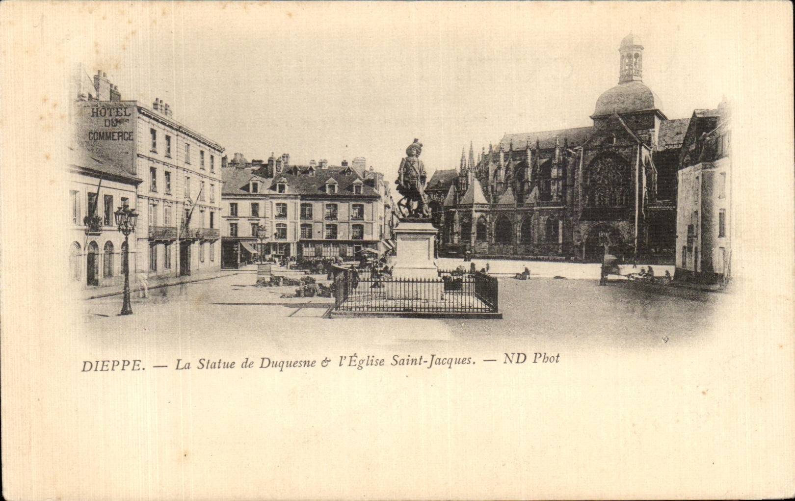 CPA Dieppe La Statue de Duquesne I Eglise Saint Jacques